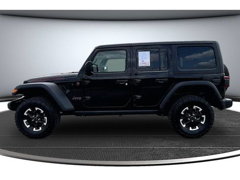 Used 2025 Jeep Wrangler Unlimited Rubicon AWD/4WD image 17