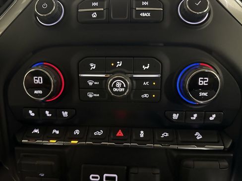 Used 2021 Chevrolet Silverado 1500 LTZ w/ LTZ Premium Package AWD/4WD image 17
