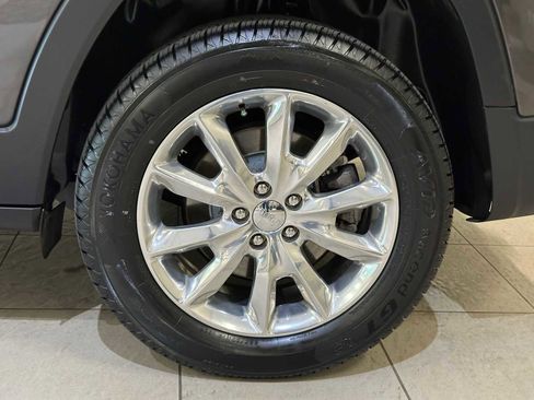 Used 2015 Jeep Cherokee Limited w/ Luxury Group image 8