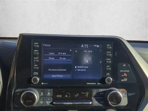 Used 2022 Toyota Highlander XLE image 12