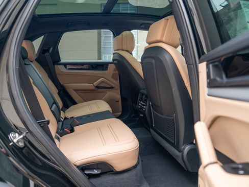 Certified 2026 Porsche Cayenne AWD/4WD image 24
