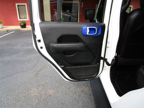 Used 2020 Jeep Gladiator Overland w/ Cold Weather Group image 24