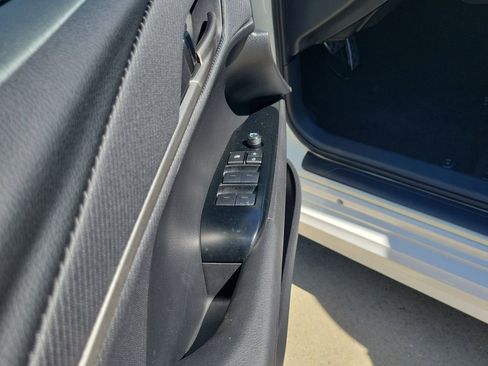 Used 2025 Toyota Camry SE image 10