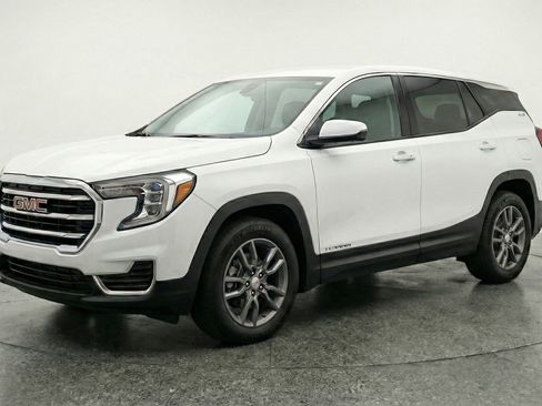 Used 2024 GMC Terrain SLT image 3