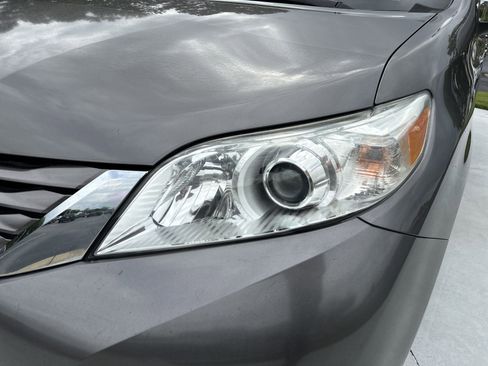 Used 2016 Toyota Sienna LE FWD image 6
