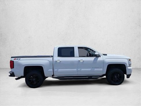 Used 2018 Chevrolet Silverado 1500 LT w/ All Star Edition AWD/4WD image 4