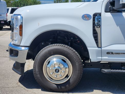 New 2026 Ford F350 XL w/ XL Chrome Package AWD/4WD image 14
