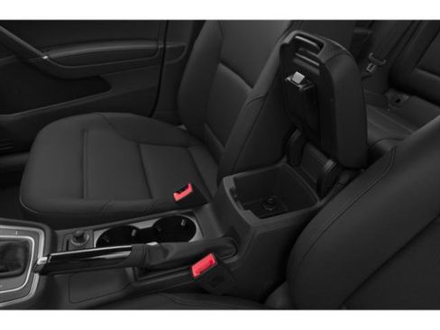 Used 2015 Volkswagen Golf 4-Door FWD image 18