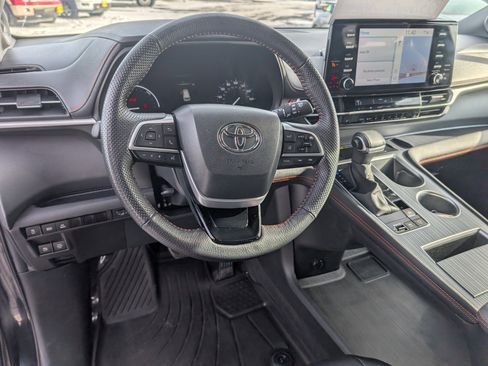 Used 2023 Toyota Sienna XSE image 13