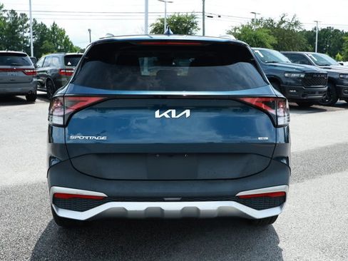 Used 2023 Kia Sportage EX AWD/4WD image 7