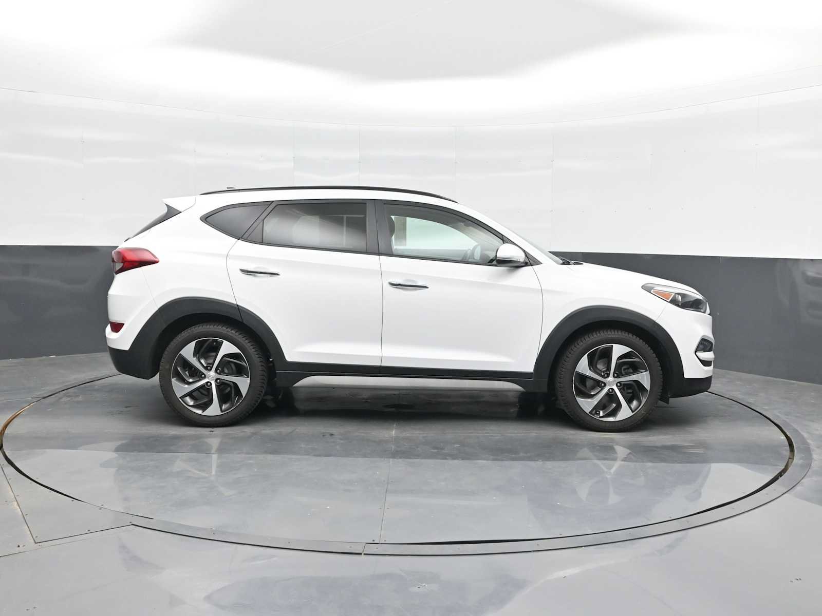 Used 2018 Hyundai Tucson Limited w/ Ultimate Package 02 FWD image 9