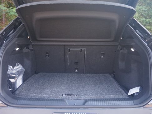 Used 2023 Volkswagen ID.4 S image 19