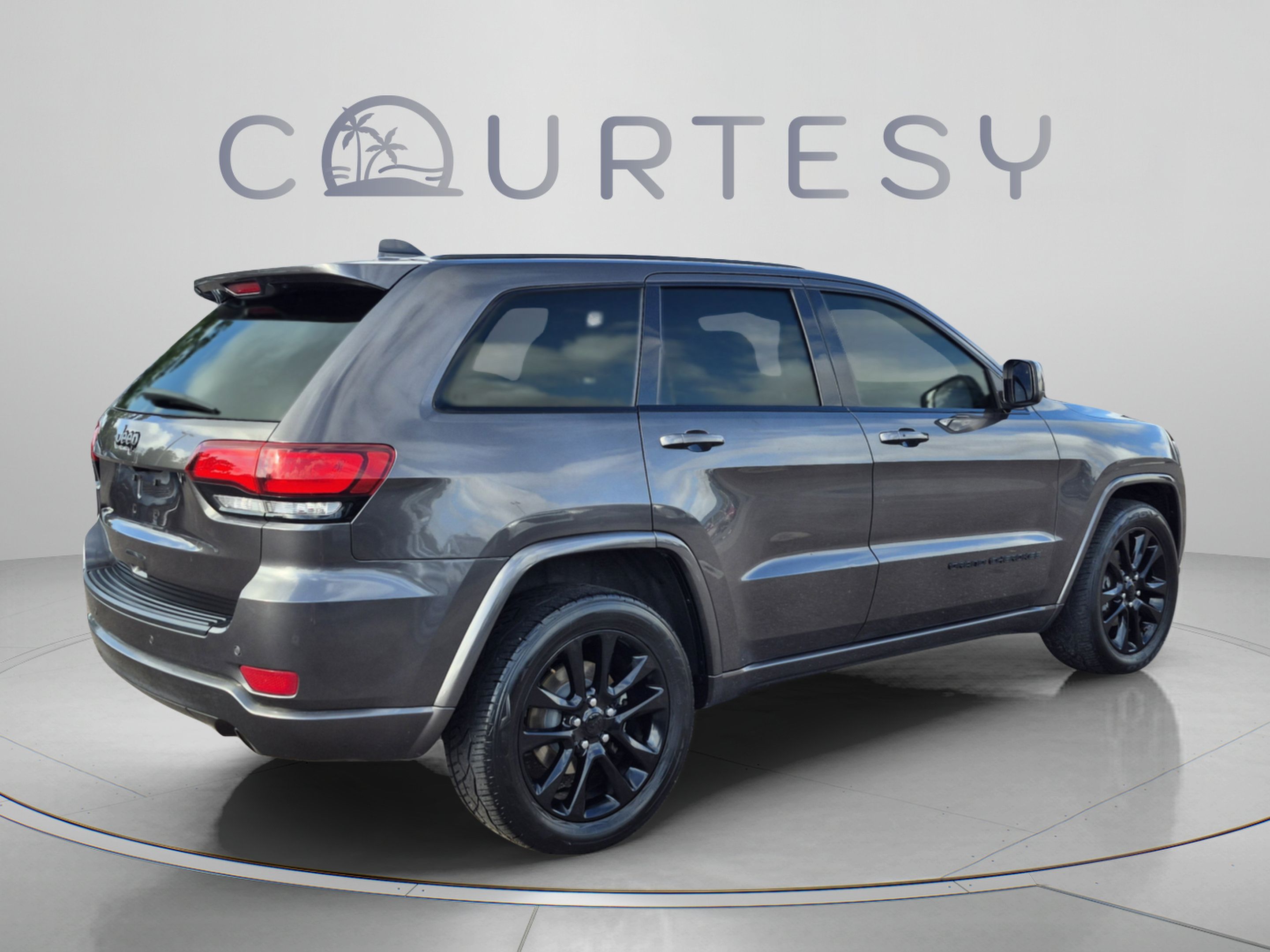 Used 2019 Jeep Grand Cherokee Altitude RWD image 5