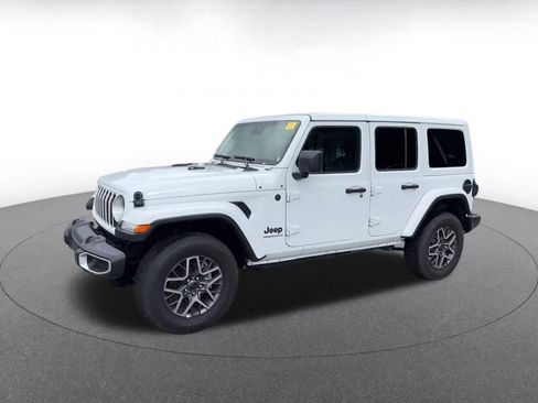 Used 2025 Jeep Wrangler Sahara image 7