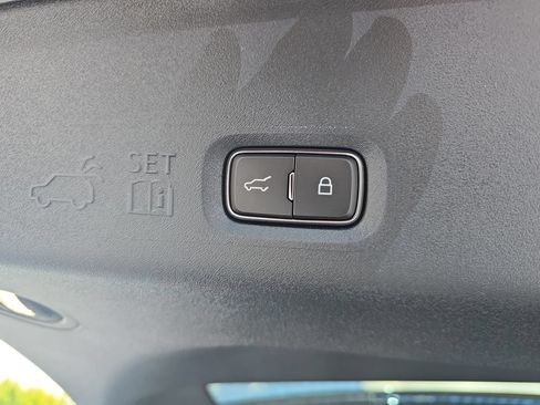 New 2026 Lincoln Navigator Premiere AWD/4WD image 26