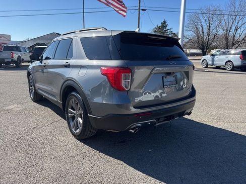 Used 2023 Ford Explorer XLT w/ Equipment Group 202A image 3