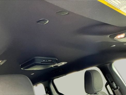 Used 2020 Chrysler Pacifica Touring w/ S Appearance Package FWD image 30
