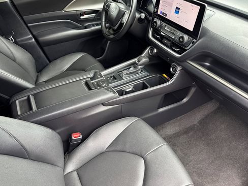 Used 2024 Toyota Grand Highlander AWD image 21