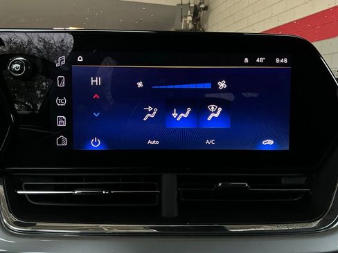 Used 2025 Chevrolet Trax LT image 29