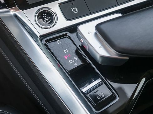 Used 2022 Audi e-tron Premium image 21