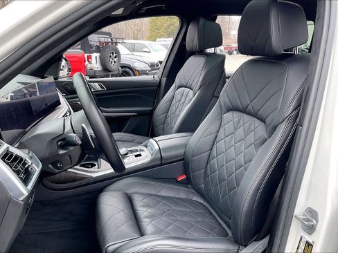 Used 2023 BMW X7 xDrive40i w/ Executive Package image 8