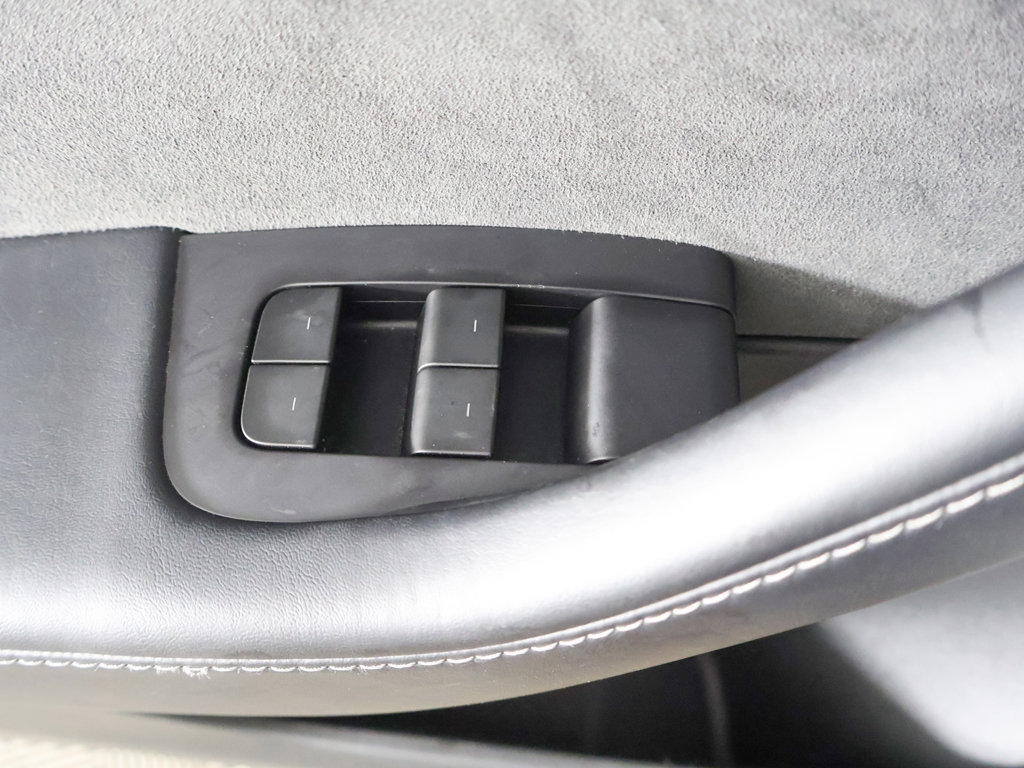 Used 2022 Tesla Model Y Long Range AWD/4WD image 37
