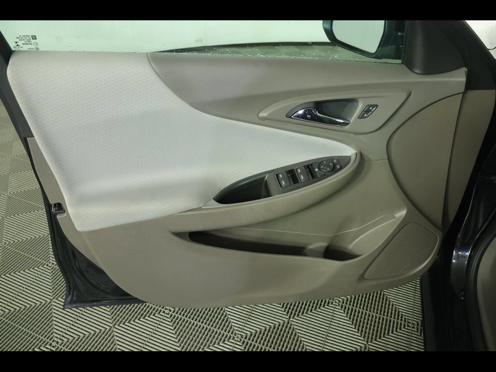 Used 2025 Chevrolet Malibu LT FWD image 21