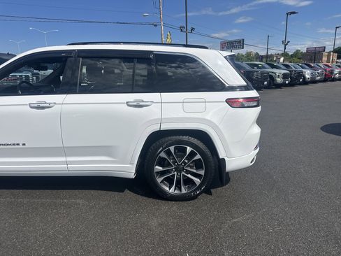 Used 2023 Jeep Grand Cherokee Overland w/ Adv Protech Group III AWD/4WD image 4