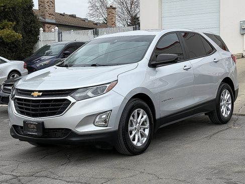 Used 2020 Chevrolet Equinox LS image 3