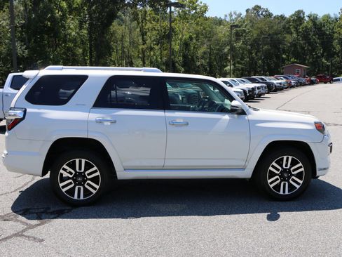 Used 2018 Toyota 4Runner Limited AWD/4WD image 9