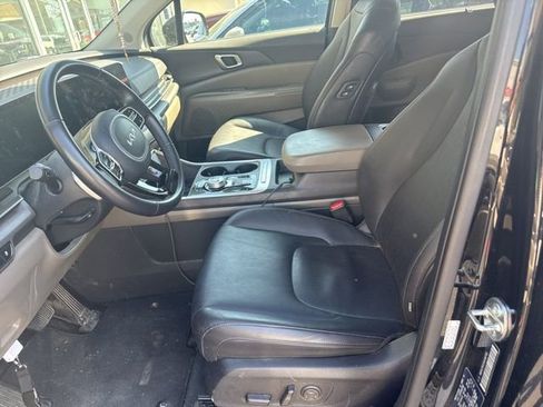 Used 2025 Kia Carnival EX image 5