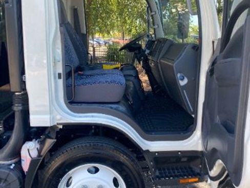 Used 2024 Isuzu NPR image 16