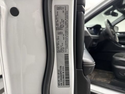 Used 2023 Jeep Grand Cherokee L Laredo image 11