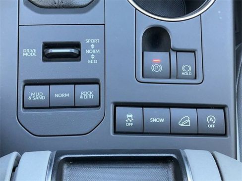 Used 2021 Toyota Highlander XLE image 24