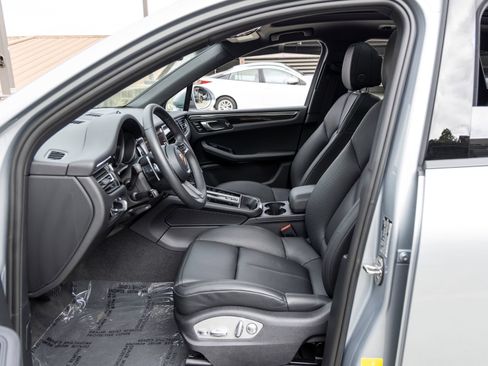 Certified 2026 Porsche Macan AWD/4WD image 29