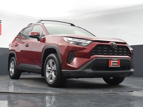 Used 2025 Toyota RAV4 XLE w/ Convenience Package AWD/4WD image 31