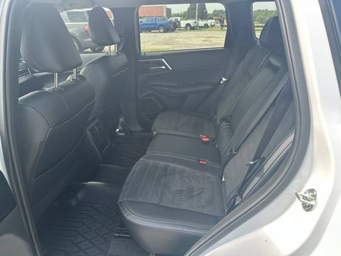 Used 2024 Mitsubishi Outlander SE Black Edition FWD image 5