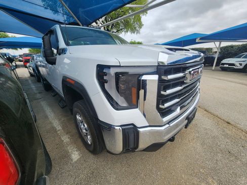 Used 2025 GMC Sierra 2500 SLE w/ SLE Value Package; image 1