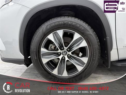 Used 2022 Toyota Highlander XLE image 11