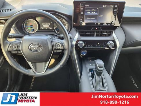 Used 2022 Toyota Venza XLE image 29