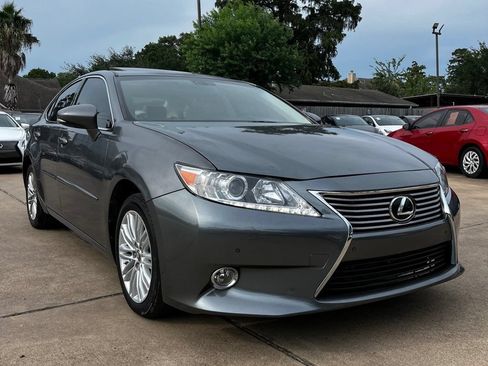 Used 2014 Lexus ES 350 w/ Luxury Package FWD image 4