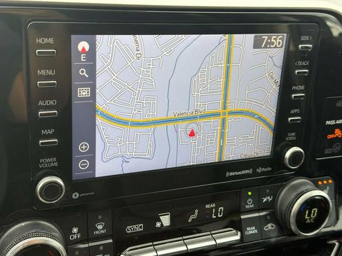Used 2022 Toyota Highlander XLE FWD image 15