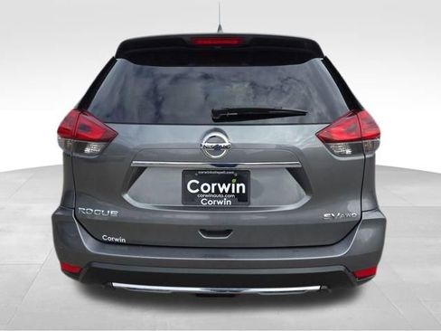 Used 2018 Nissan Rogue SV image 11