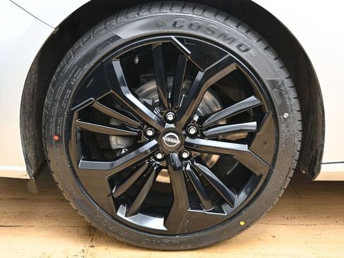 Used 2024 Nissan Altima 2.5 SR FWD image 11