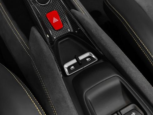 Certified 2022 Ferrari F8 Tributo RWD image 73