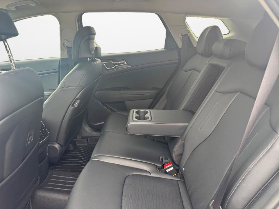 Used 2025 Kia Sportage EX AWD/4WD image 12