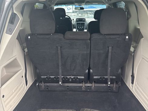 Used 2016 Dodge Grand Caravan SXT w/ UConnect Hands-Free Group FWD image 7
