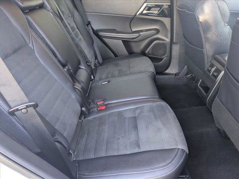 Used 2024 Mitsubishi Outlander SE image 19