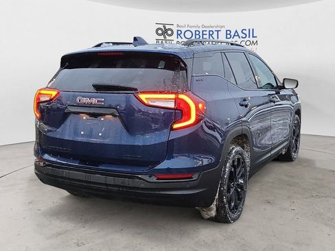 Used 2022 GMC Terrain SLT w/ Elevation Edition image 5