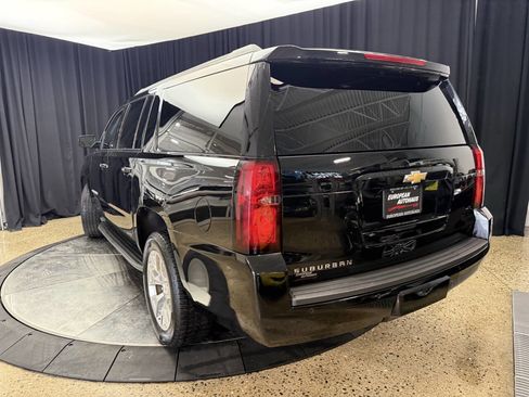 Used 2018 Chevrolet Suburban LT image 6